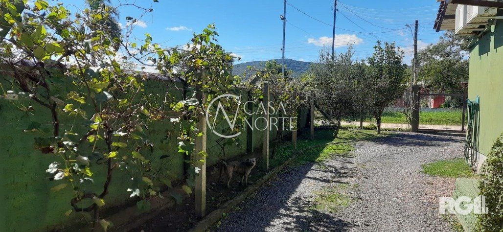 Casa à venda com 3 quartos, 250m², 4 vagas, Estrada Jacques da Rosa no bairro Lageado em Porto Alegre