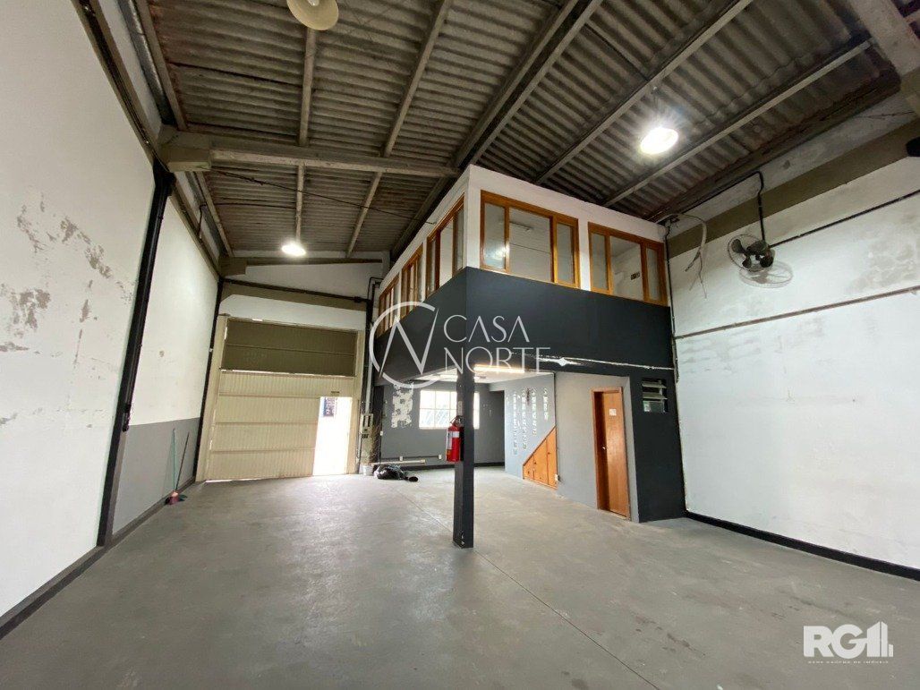 Pavilhão à venda , 180m², Rua Dona Alzira no bairro Sarandi em Porto Alegre