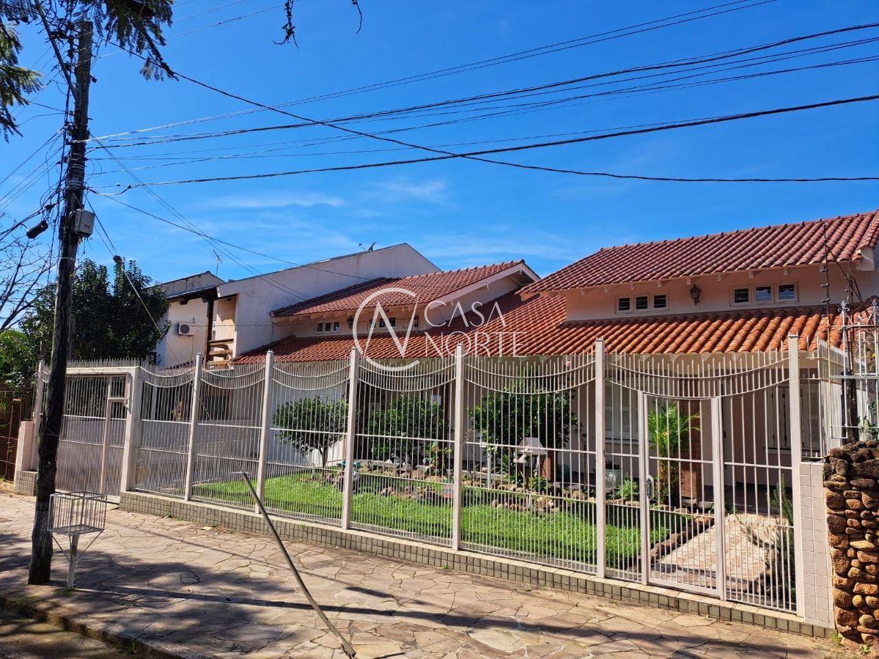 Casa à venda com 4 quartos, 329m², 2 suítes, 5 vagas, Rua Doutor José Éboli no bairro Jardim Itu em Porto Alegre