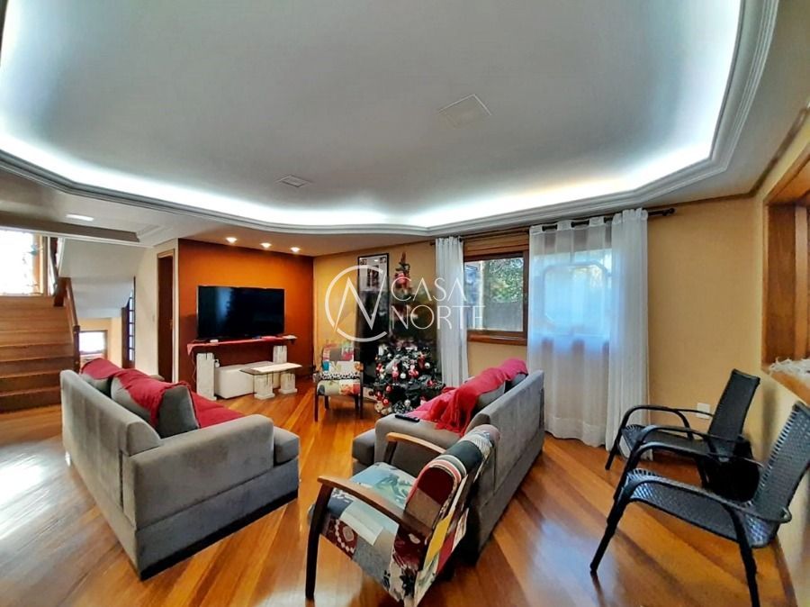 Casa à venda com 5 quartos, 320m², 3 suítes, 6 vagas, Estrada das Três Meninas no bairro Vila Nova em Porto Alegre