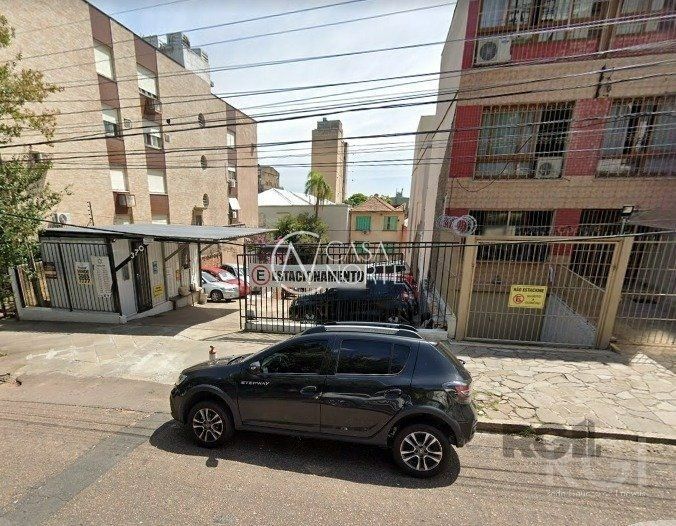 Terreno à venda  com 246m², Rua Tiradentes no bairro Independência em Porto Alegre