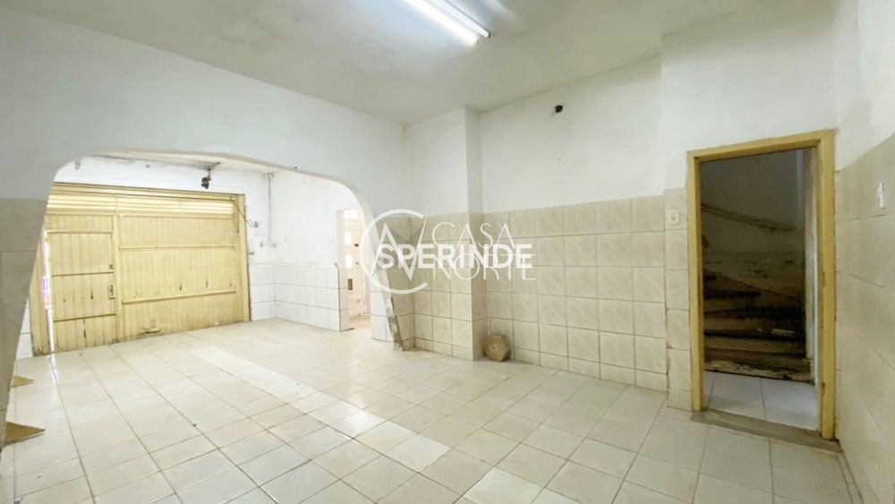 Casa à venda com 9 quartos, 237m², Rua Cancio Gomes no bairro Floresta em Porto Alegre