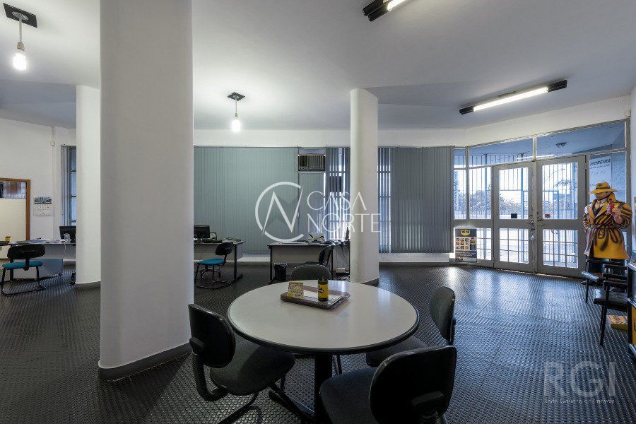 Prédio Comercial à venda com 10 quartos, 2203m², 30 vagas, Avenida Farrapos no bairro São Geraldo em Porto Alegre