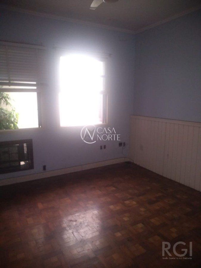 Casa Comercial à venda , 358m², 1 vaga, Rua Faria Santos no bairro Petrópolis em Porto Alegre