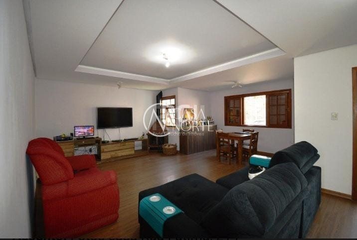 Casa à venda com 3 quartos, 200m², 3 suítes, Rua Fatima no bairro Partenon em Porto Alegre