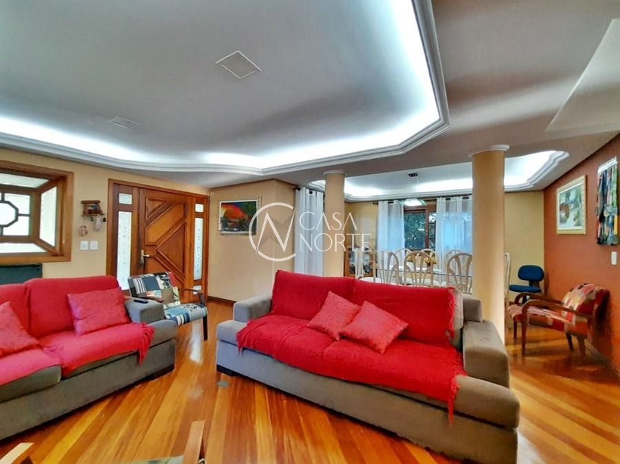 Casa à venda com 5 quartos, 320m², 3 suítes, 6 vagas, Estrada das Três Meninas no bairro Vila Nova em Porto Alegre