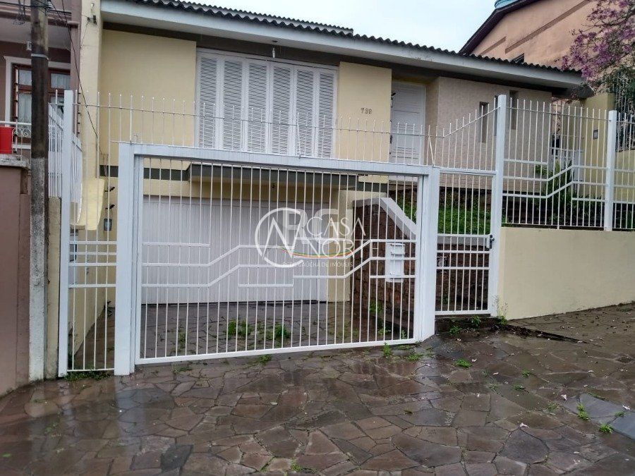 Casa à venda com 3 quartos, 298m², 1 suíte, 2 vagas, Rua São Mateus no bairro Jardim do Salso em Porto Alegre