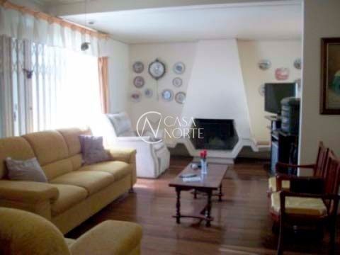 Casa à venda com 3 quartos, 298m², 1 suíte, 2 vagas, Rua São Mateus no bairro Jardim do Salso em Porto Alegre