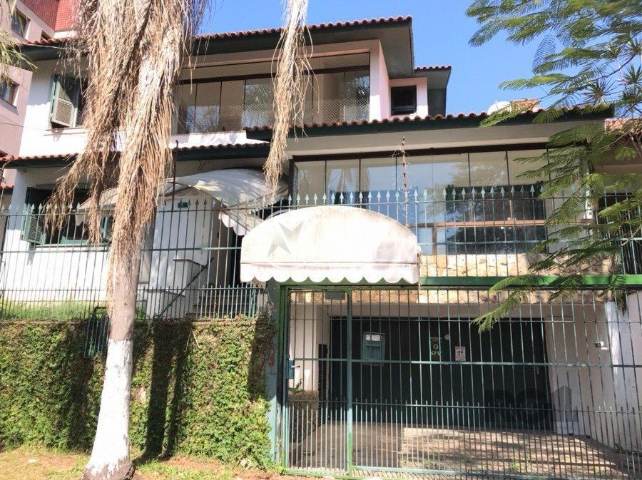 Casa à venda com 4 quartos, 417m², 2 suítes, 1 vaga, Avenida Quito no bairro Jardim Lindóia em Porto Alegre