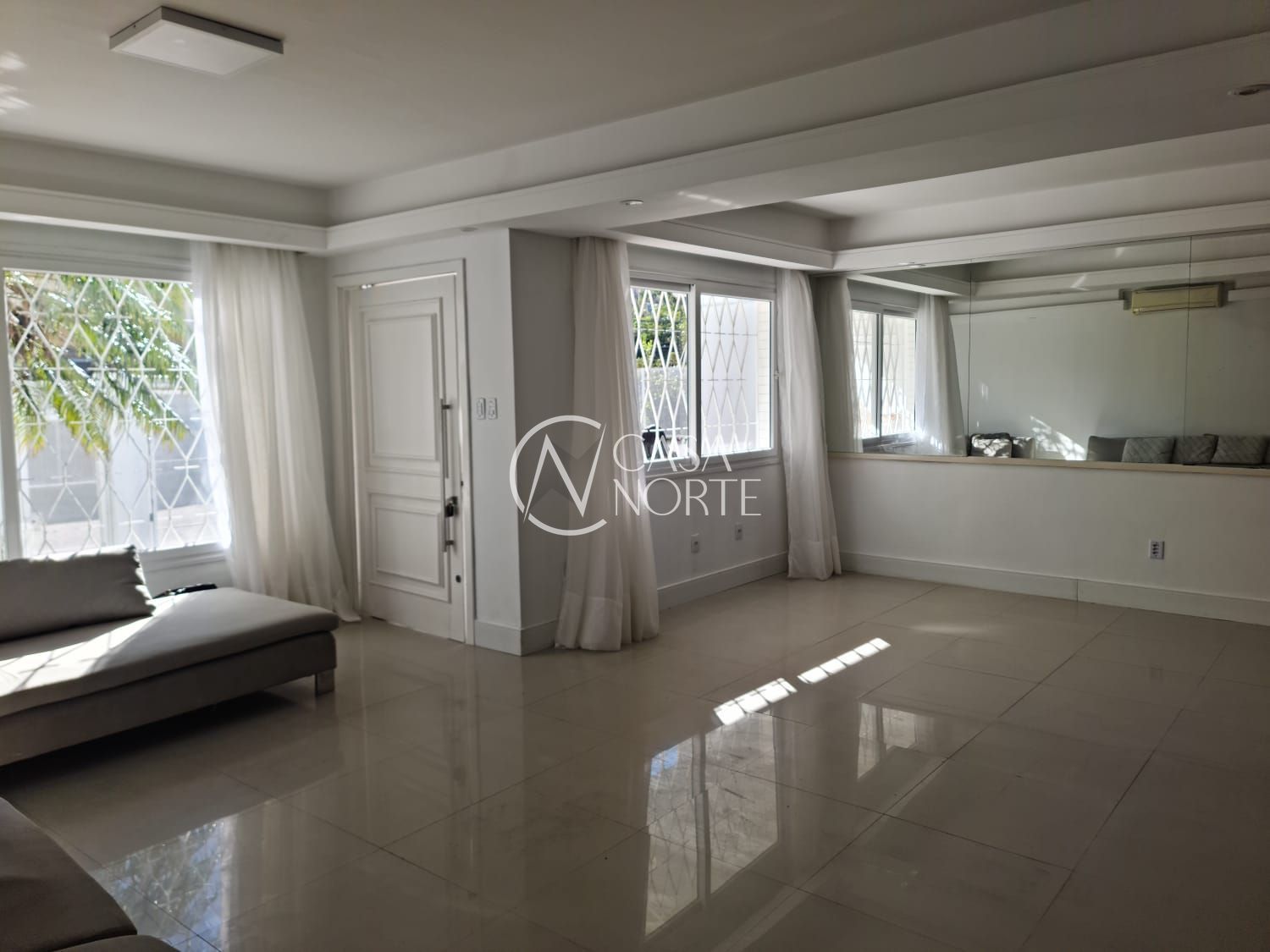 Casa à venda com -5 quarto, 339m², -4 suíte, -5 vaga, Rua Gaston Englert no bairro Vila Ipiranga em Porto Alegre