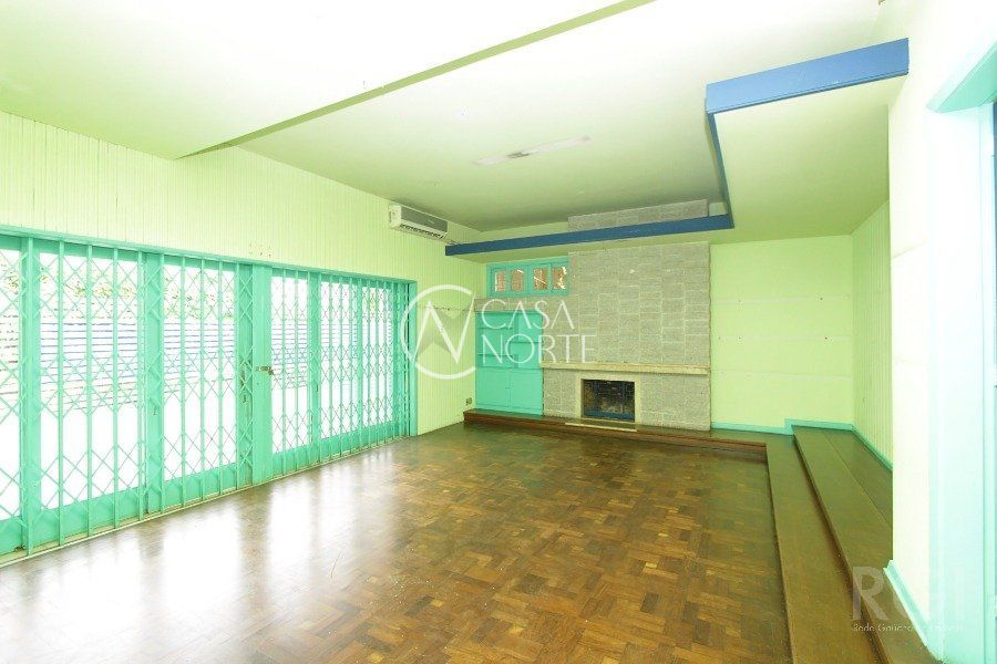 Casa à venda com 5 quartos, 400m², 1 suíte, 4 vagas, Rua Coronel Paulino Teixeira no bairro Rio Branco em Porto Alegre