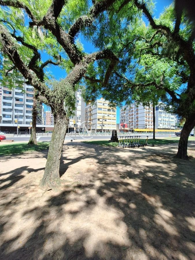 Apartamento à venda com 3 quartos, 107m², 1 vaga, Avenida João Pessoa no bairro Centro Histórico em Porto Alegre