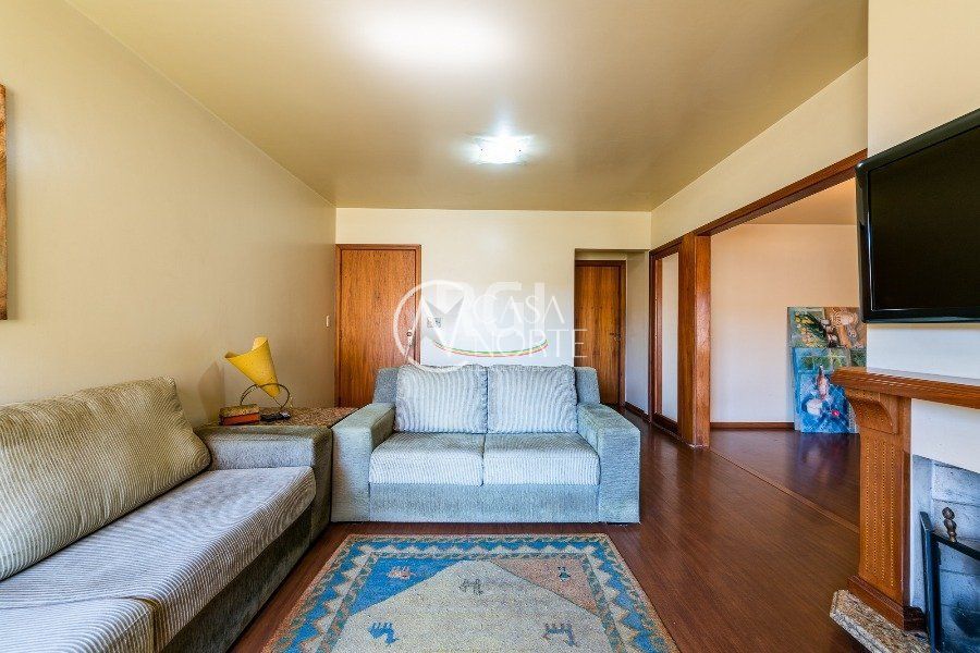 Apartamento à venda com 3 quartos, 135m², 1 suíte, 2 vagas, Rua Liberdade no bairro Rio Branco em Porto Alegre