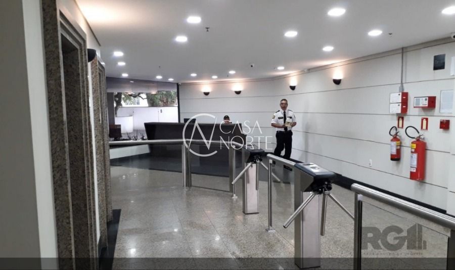 Sala Comercial à venda com 1 quarto, 38m², 1 vaga, Avenida Luiz Manoel Gonzaga no bairro Três Figueiras em Porto Alegre