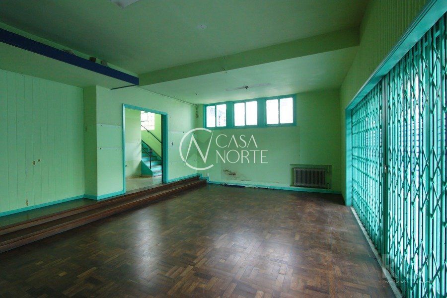 Casa à venda com 5 quartos, 400m², 1 suíte, 4 vagas, Rua Coronel Paulino Teixeira no bairro Rio Branco em Porto Alegre