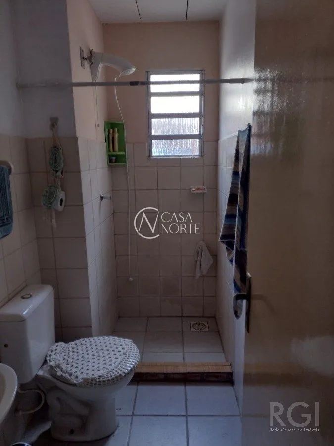 Casa à venda com 2 quartos, 55m², 1 vaga, Rua Atilio Supertti no bairro Vila Nova em Porto Alegre