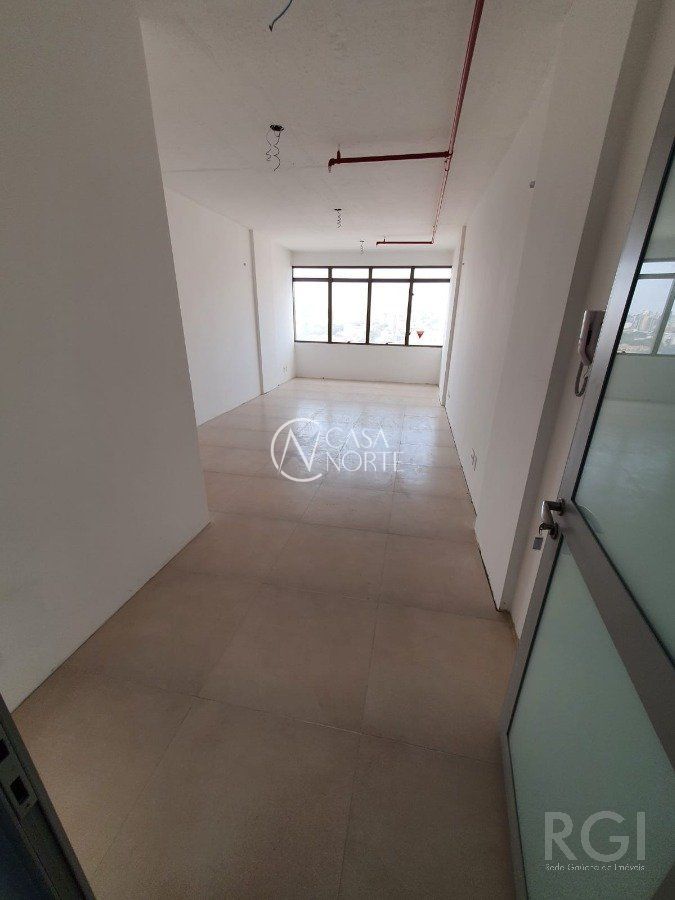 Sala Comercial à venda , 33m², 1 vaga, Rua Santos Dumont no bairro Floresta em Porto Alegre
