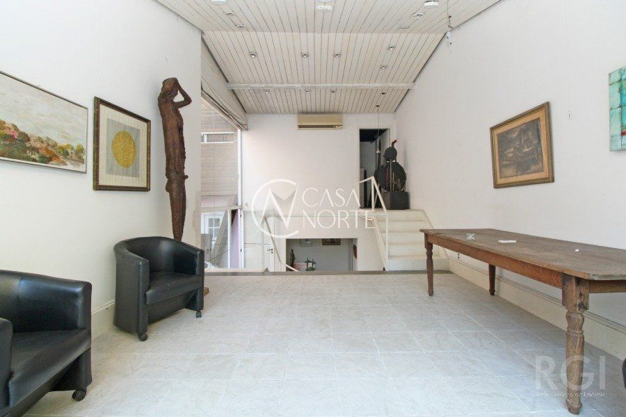 Casa à venda com 4 quartos, 437m², 1 suíte, 3 vagas, Rua Luciana de Abreu no bairro Moinhos de Vento em Porto Alegre