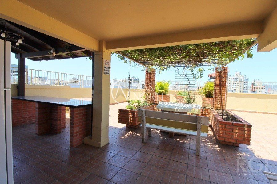 Apartamento à venda com 2 quartos, 73m², Rua Sarmento Leite no bairro Centro Histórico em Porto Alegre