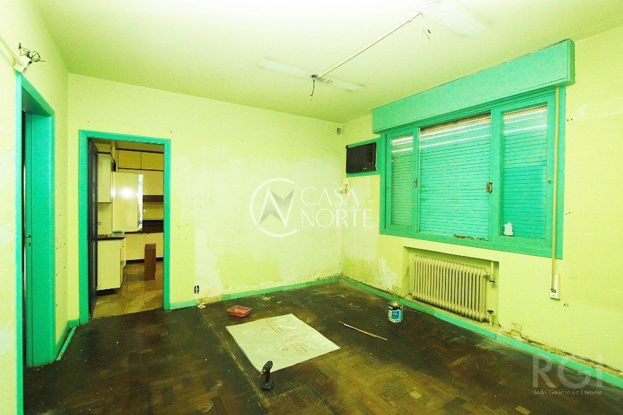 Casa à venda com 5 quartos, 400m², 1 suíte, 4 vagas, Rua Coronel Paulino Teixeira no bairro Rio Branco em Porto Alegre