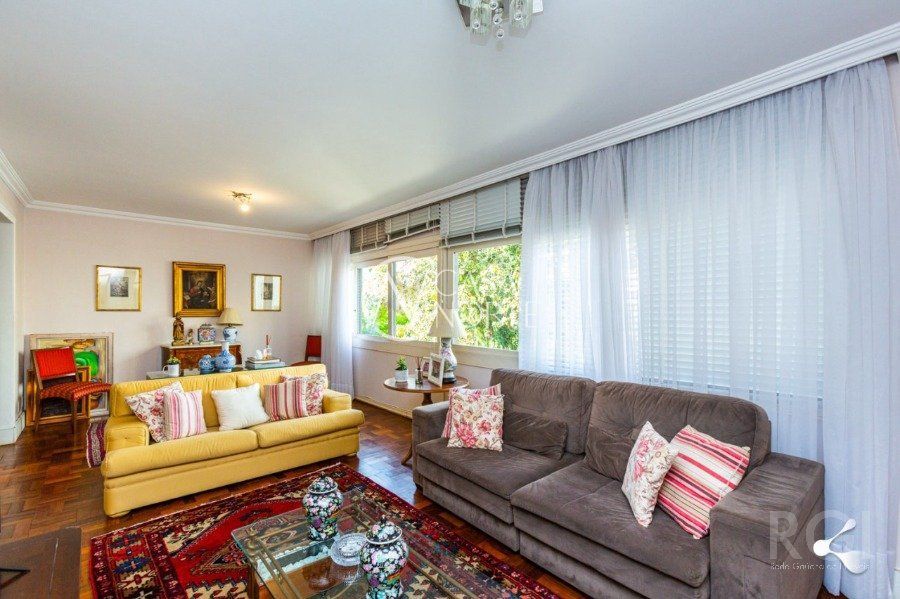 Apartamento à venda com 3 quartos, 144m², 1 suíte, 2 vagas, Rua Santo Inácio no bairro Moinhos de Vento em Porto Alegre