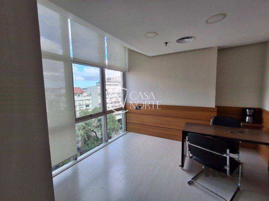 Sala Comercial à venda com 1 quarto, 33m², 1 vaga, Rua Vinte e Quatro de Outubro no bairro Moinhos de Vento em Porto Alegre