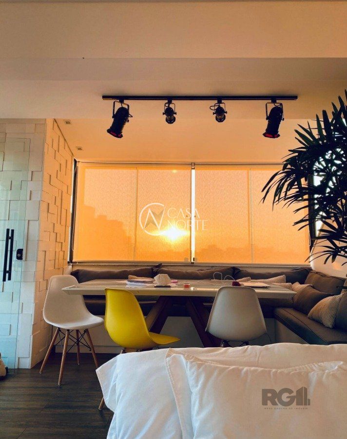 Cobertura à venda com 1 quarto, 136m², 1 suíte, 2 vagas, Avenida Coronel Lucas de Oliveira no bairro Petrópolis em Porto Alegre