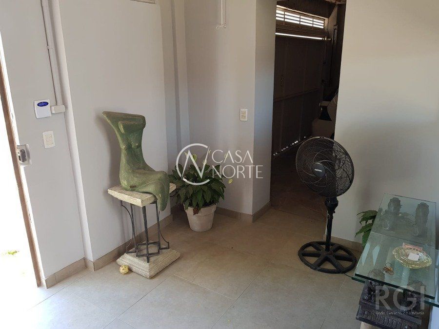 Casa à venda com 4 quartos, 200m², 1 suíte, 4 vagas, Acesso das Araucarias no bairro Santa Tereza em Porto Alegre