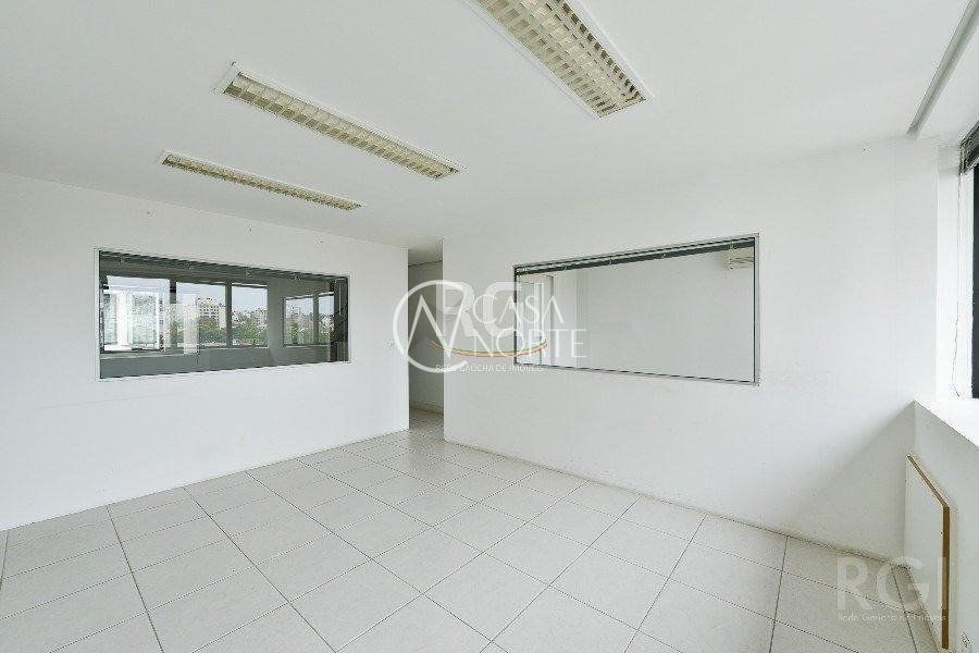 Sala Comercial à venda , 153m², 1 vaga, Avenida Taquara no bairro Petrópolis em Porto Alegre