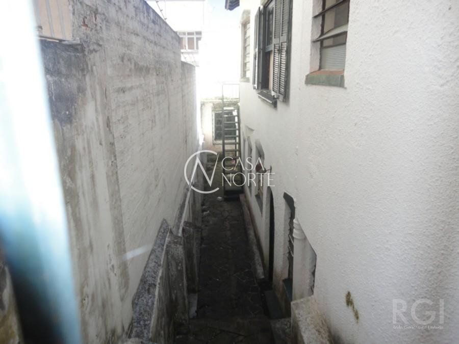 Casa à venda com 4 quartos, 250m², 1 suíte, 2 vagas, Rua Artigas no bairro Petrópolis em Porto Alegre