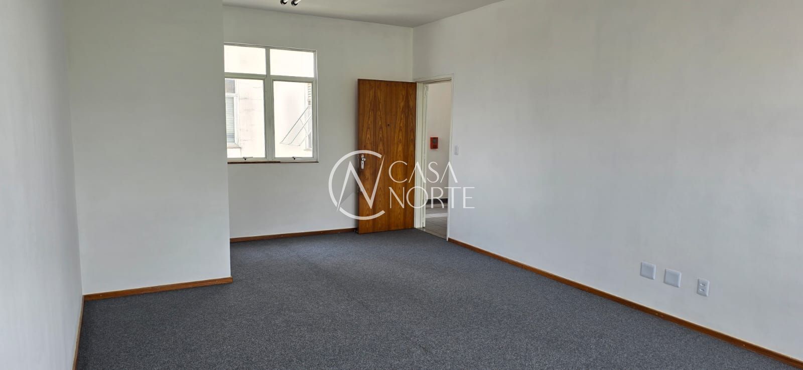 Sala Comercial à venda com 1 quarto, 36m², Avenida Polônia no bairro São Geraldo em Porto Alegre