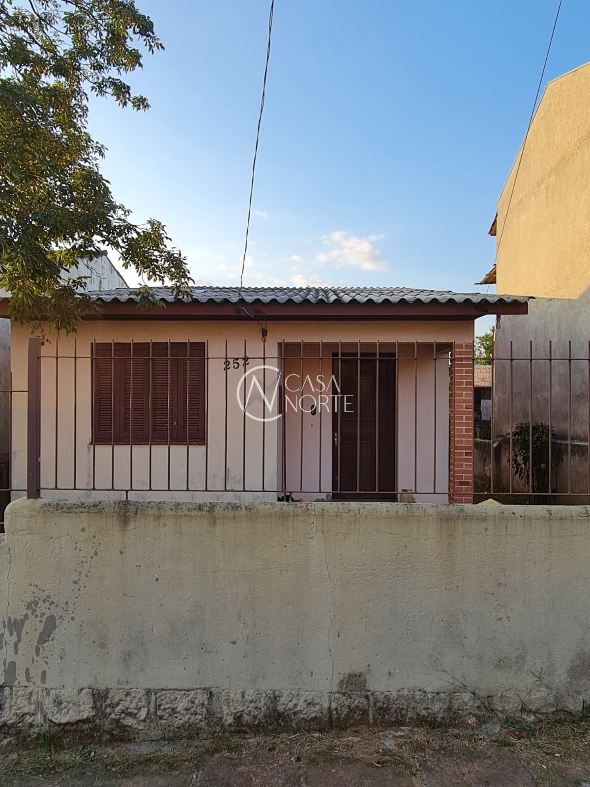 Casa à venda com 3 quartos, 76m², 1 vaga, Rua Ernesto Dornelles no bairro Jardim Carvalho em Porto Alegre