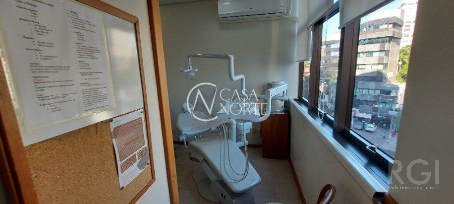 Sala Comercial à venda com 3 quartos, 41m², 1 vaga, Rua Dona Laura no bairro Rio Branco em Porto Alegre