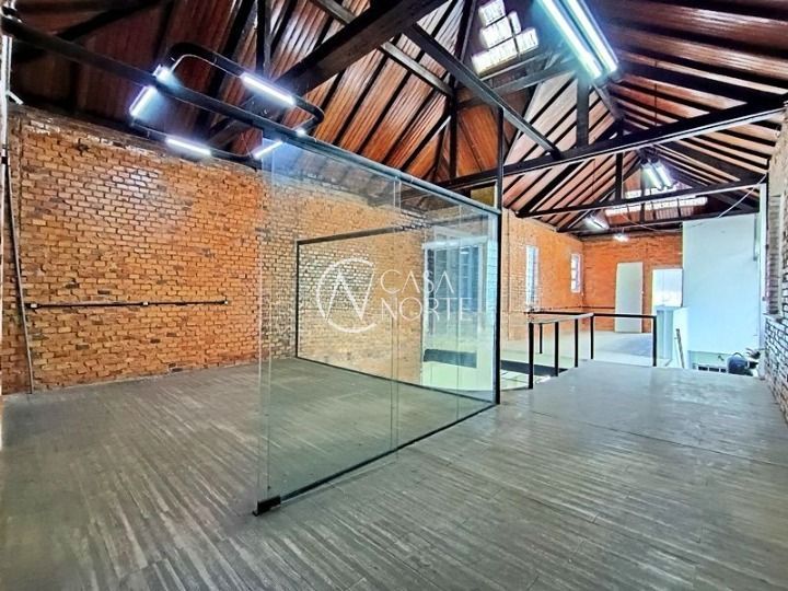 Prédio Comercial à venda com 3 quartos, 250m², 3 vagas, Avenida Presidente Franklin Roosevelt no bairro Navegantes em Porto Alegre