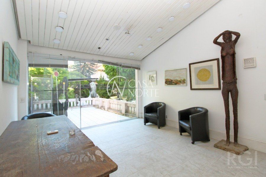 Casa à venda com 4 quartos, 437m², 1 suíte, 3 vagas, Rua Luciana de Abreu no bairro Moinhos de Vento em Porto Alegre