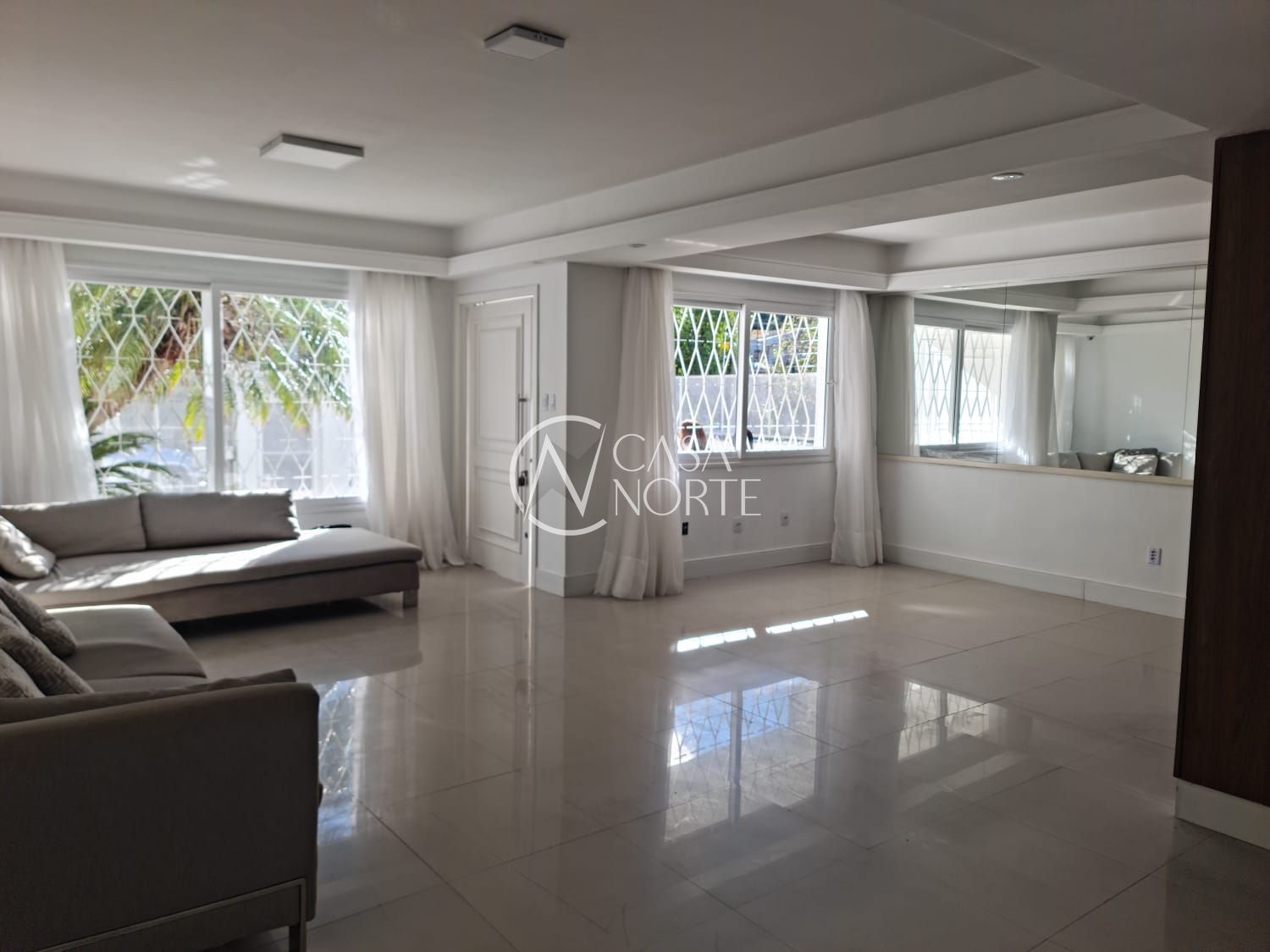 Casa à venda com -5 quarto, 339m², -4 suíte, -5 vaga, Rua Gaston Englert no bairro Vila Ipiranga em Porto Alegre