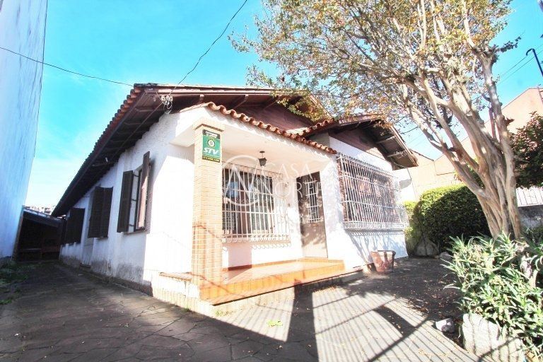 Casa à venda com 4 quartos, 200m², 4 vagas, Avenida Niteroi no bairro Medianeira em Porto Alegre