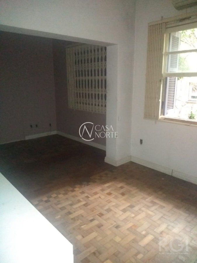 Casa Comercial à venda , 358m², 1 vaga, Rua Faria Santos no bairro Petrópolis em Porto Alegre