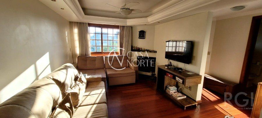 Casa de Condomínio à venda com 4 quartos, 301m², 1 suíte, 2 vagas, Rua Monte Alverne no bairro Chácara das Pedras em Porto Alegre