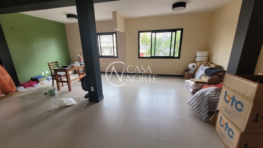 Casa à venda com 3 quartos, 290m², 2 suítes, 3 vagas, Rua Liberdade no bairro Rio Branco em Porto Alegre