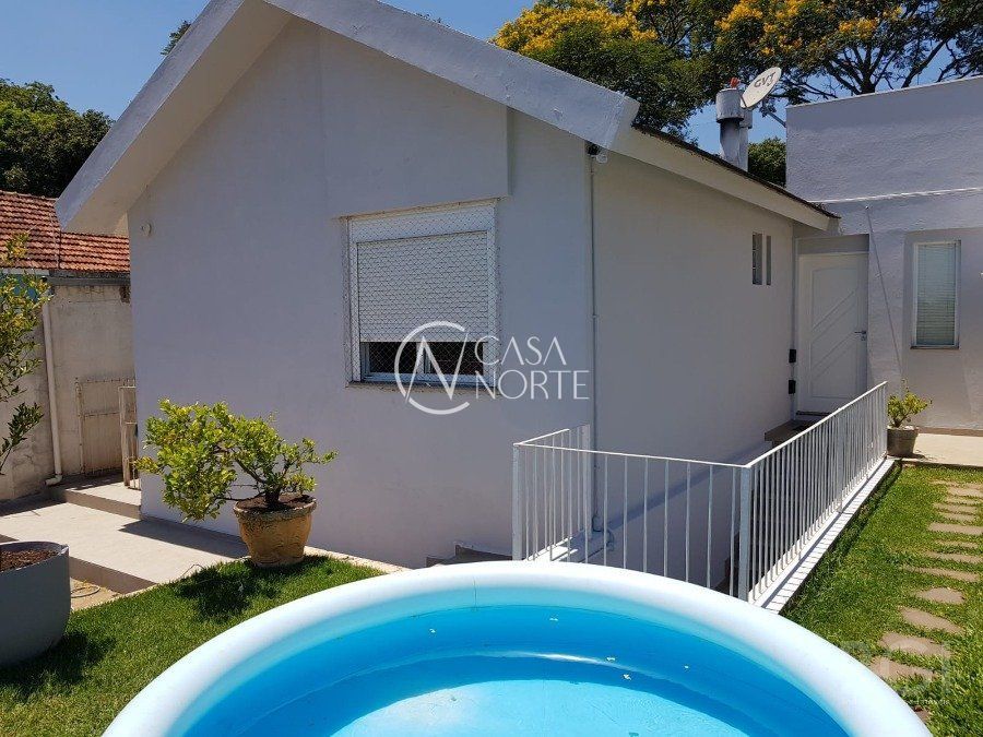 Casa à venda com 4 quartos, 200m², 1 suíte, 4 vagas, Acesso das Araucarias no bairro Santa Tereza em Porto Alegre