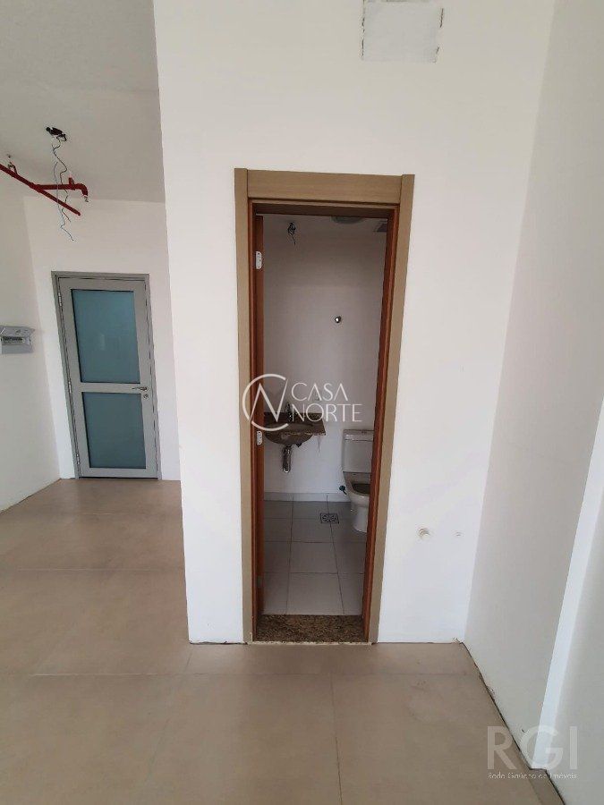 Sala Comercial à venda , 33m², 1 vaga, Rua Santos Dumont no bairro Floresta em Porto Alegre