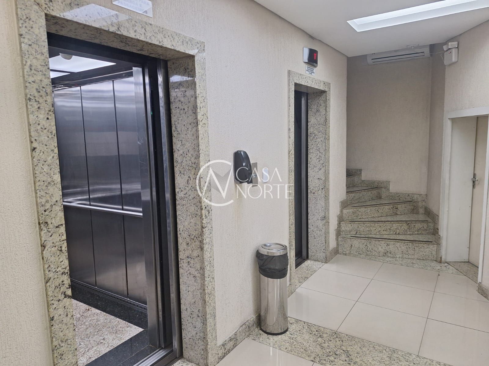 Sala Comercial à venda com -4 quarto, 113m², Avenida Farrapos no bairro Floresta em Porto Alegre