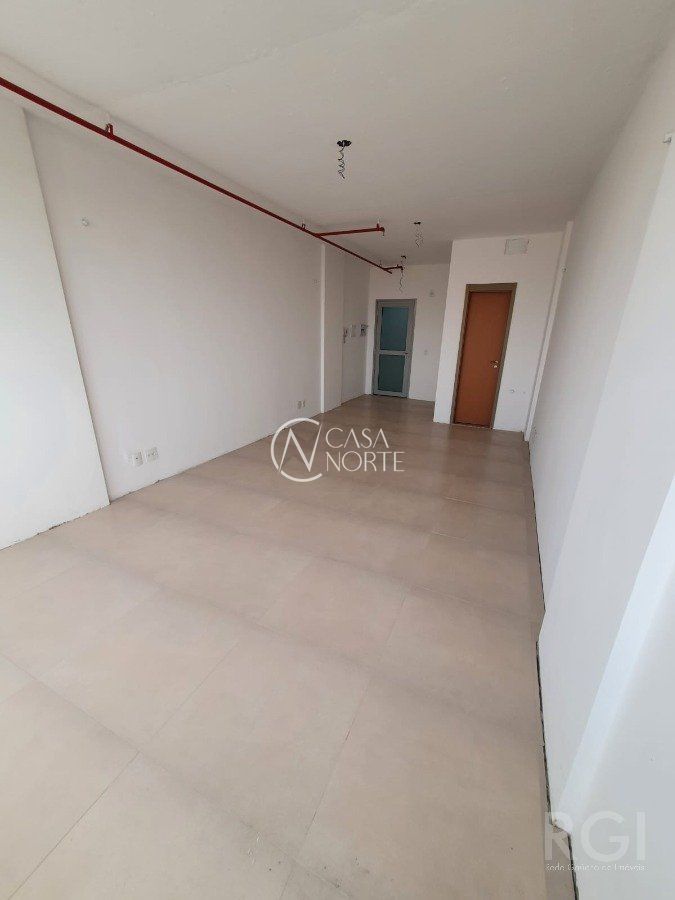 Sala Comercial à venda , 33m², 1 vaga, Rua Santos Dumont no bairro Floresta em Porto Alegre