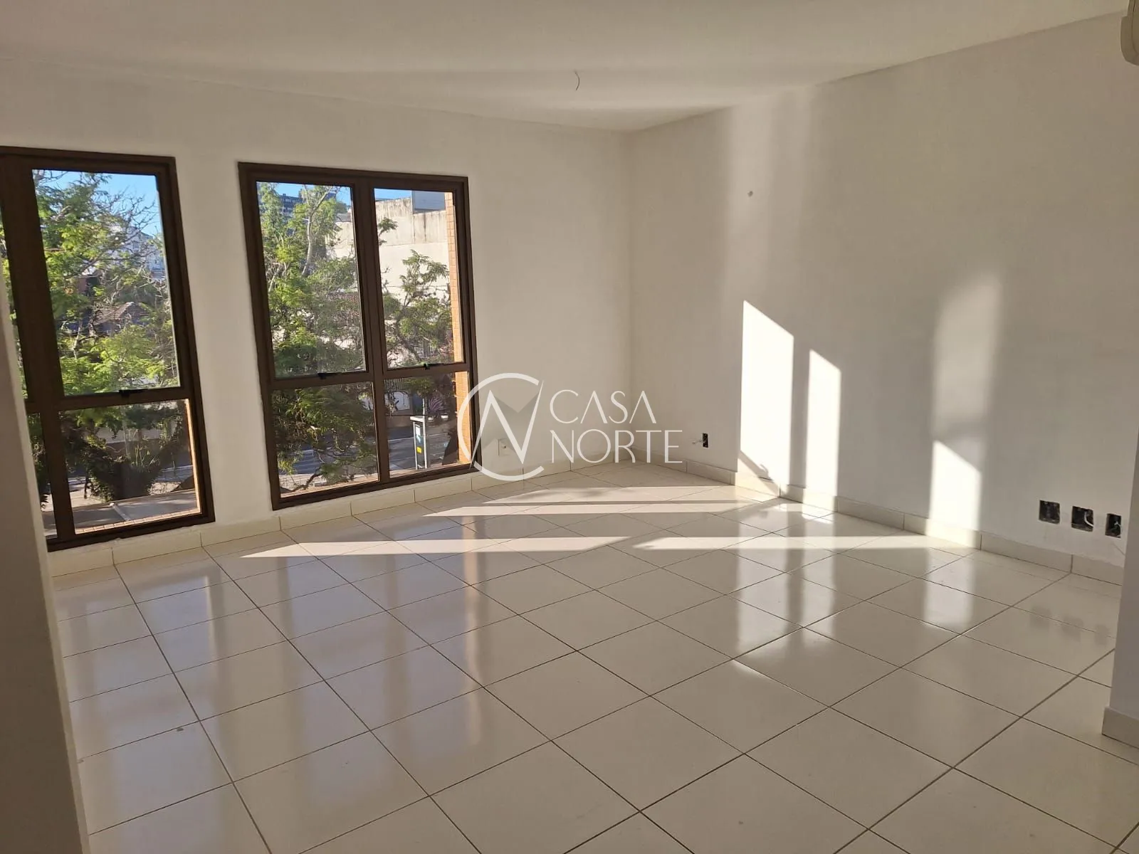 Sala Comercial à venda com 1 quarto, 33m², 1 vaga, Avenida Aureliano de Figueiredo Pinto no bairro Praia de Belas em Porto Alegre