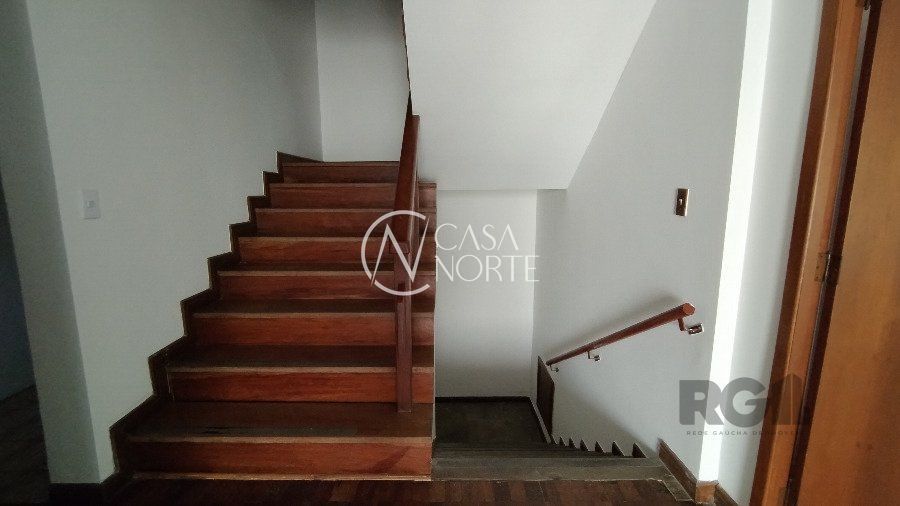 Casa à venda com 4 quartos, 417m², 2 suítes, 1 vaga, Avenida Quito no bairro Jardim Lindóia em Porto Alegre