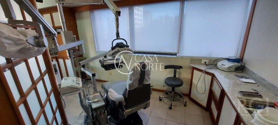 Sala Comercial à venda com 3 quartos, 41m², 1 vaga, Rua Dona Laura no bairro Rio Branco em Porto Alegre