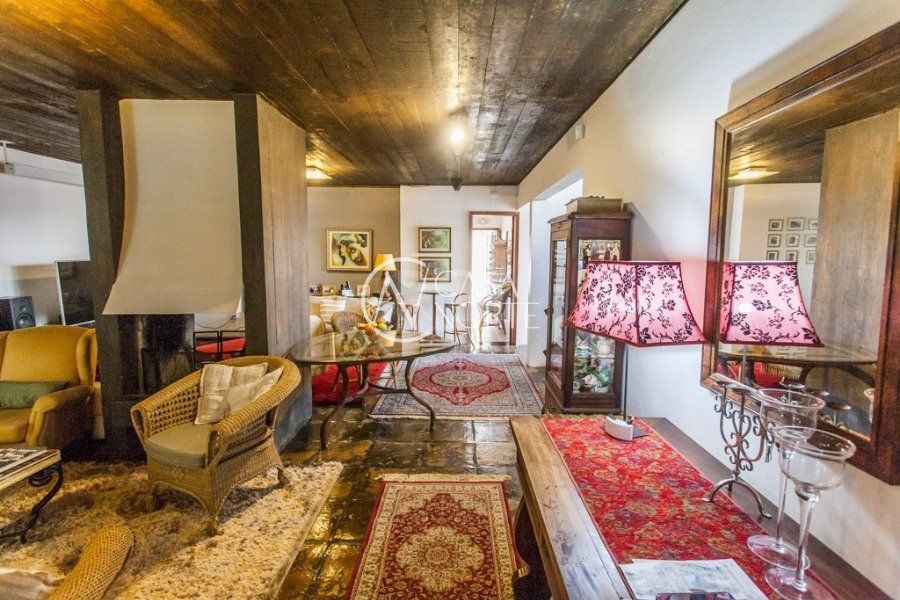 Casa à venda com 3 quartos, 400m², 1 suíte, 5 vagas, Avenida Jacui no bairro Cristal em Porto Alegre