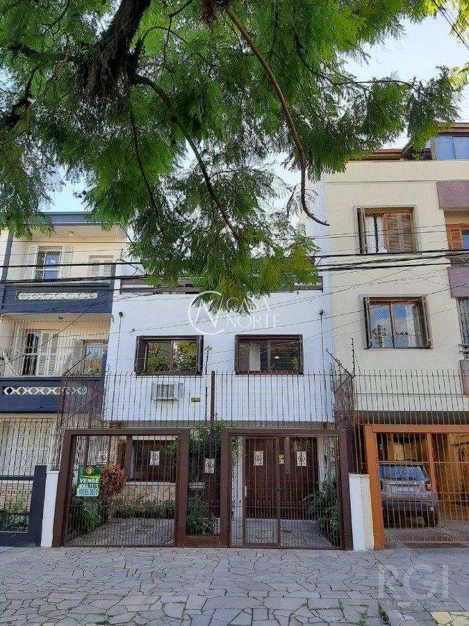 Casa à venda com 4 quartos, 136m², 2 vagas, Rua Giordano Bruno no bairro Rio Branco em Porto Alegre
