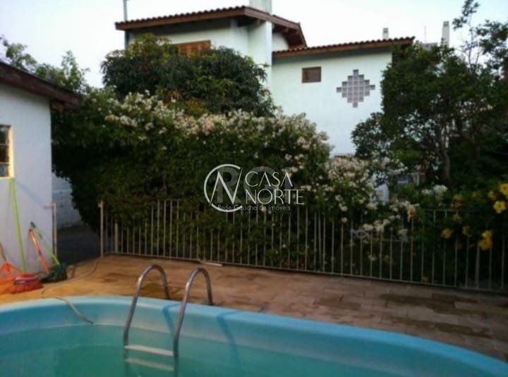 Casa à venda com 3 quartos, 200m², 3 suítes, Rua Fatima no bairro Partenon em Porto Alegre